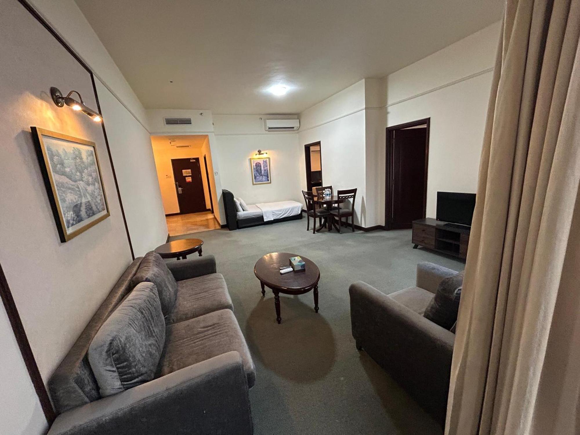 By Times Square Kl Apartment