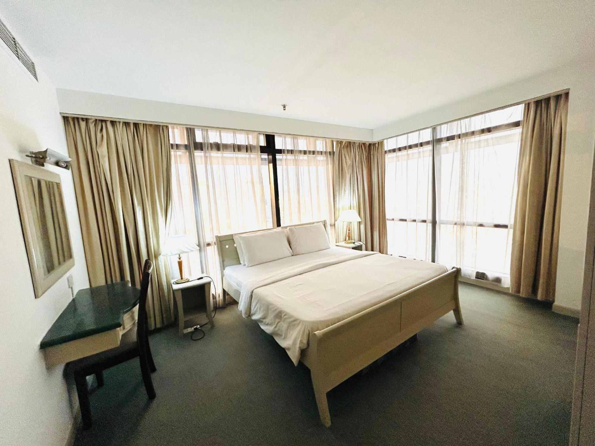 By Times Square Kl Apartment *
