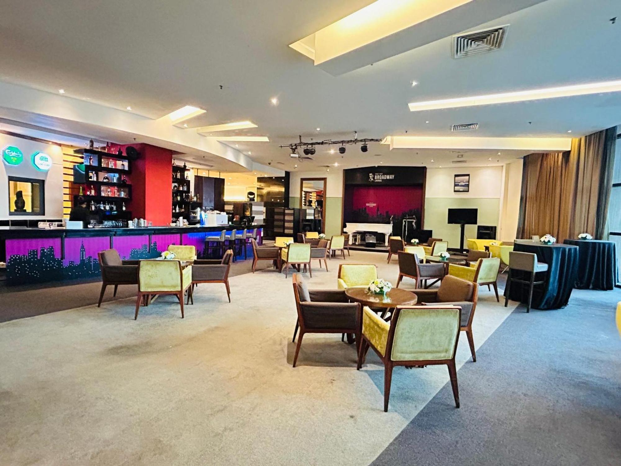 By Times Square Kl Apartment