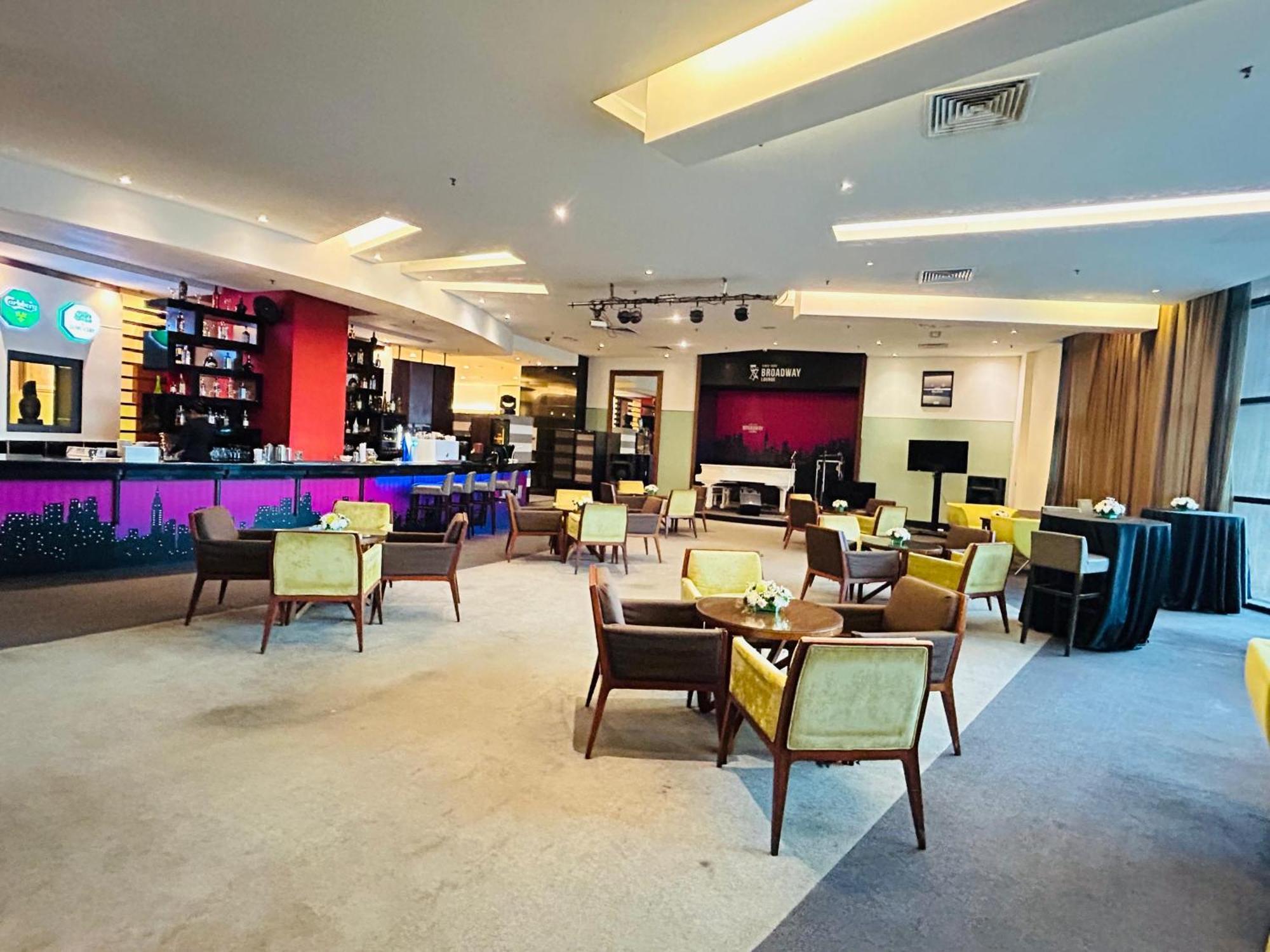 By Times Square Kl Apartment *